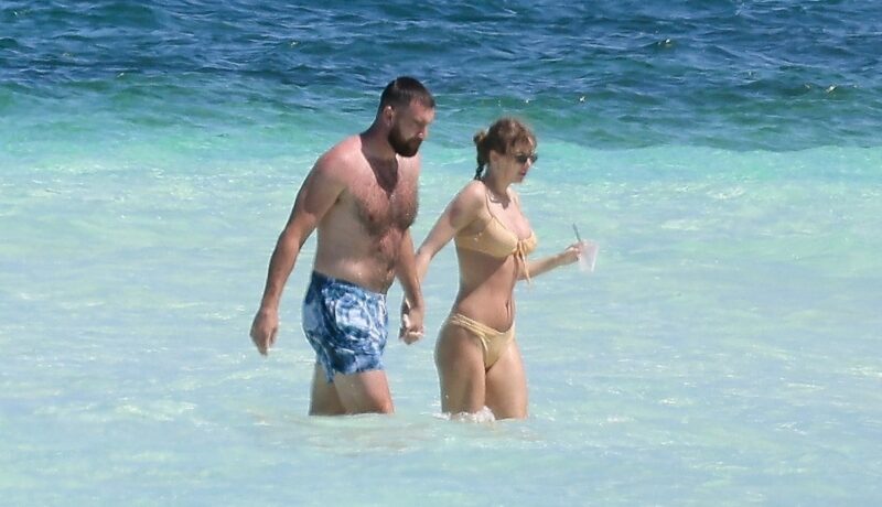 Iubirea dintre Taylor și Travis a înflorit și mai mult după vacanța în Bahamas. Cei doi s-au relaxat în apa turcoaz și s-au bronzat pe insula din Caraibe