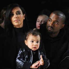 North West pe când era bebeluș, alături de Kanye West și Kim Kardashian