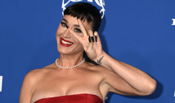 Katy Perry și Kylie Minogue au atras toate privirile la Billboard Women in Music Awards. Katy Perry a avut un zâmbet larg pe covorul roșu