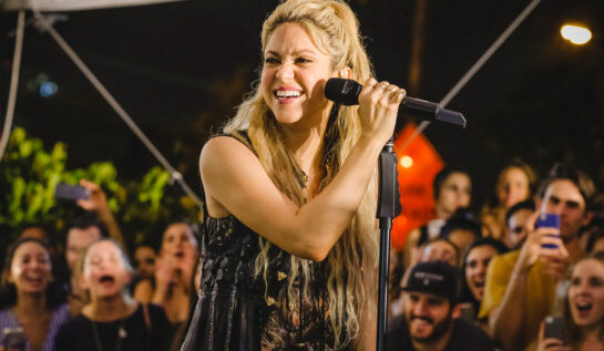 Shakira a fost fotografiată într-un costum de baie minuscul. Cum arată trupul artistei la 47 de ani