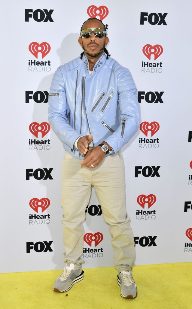 Ludacris într-o jachetă bleu, la Premiile iHeart Radio 2024