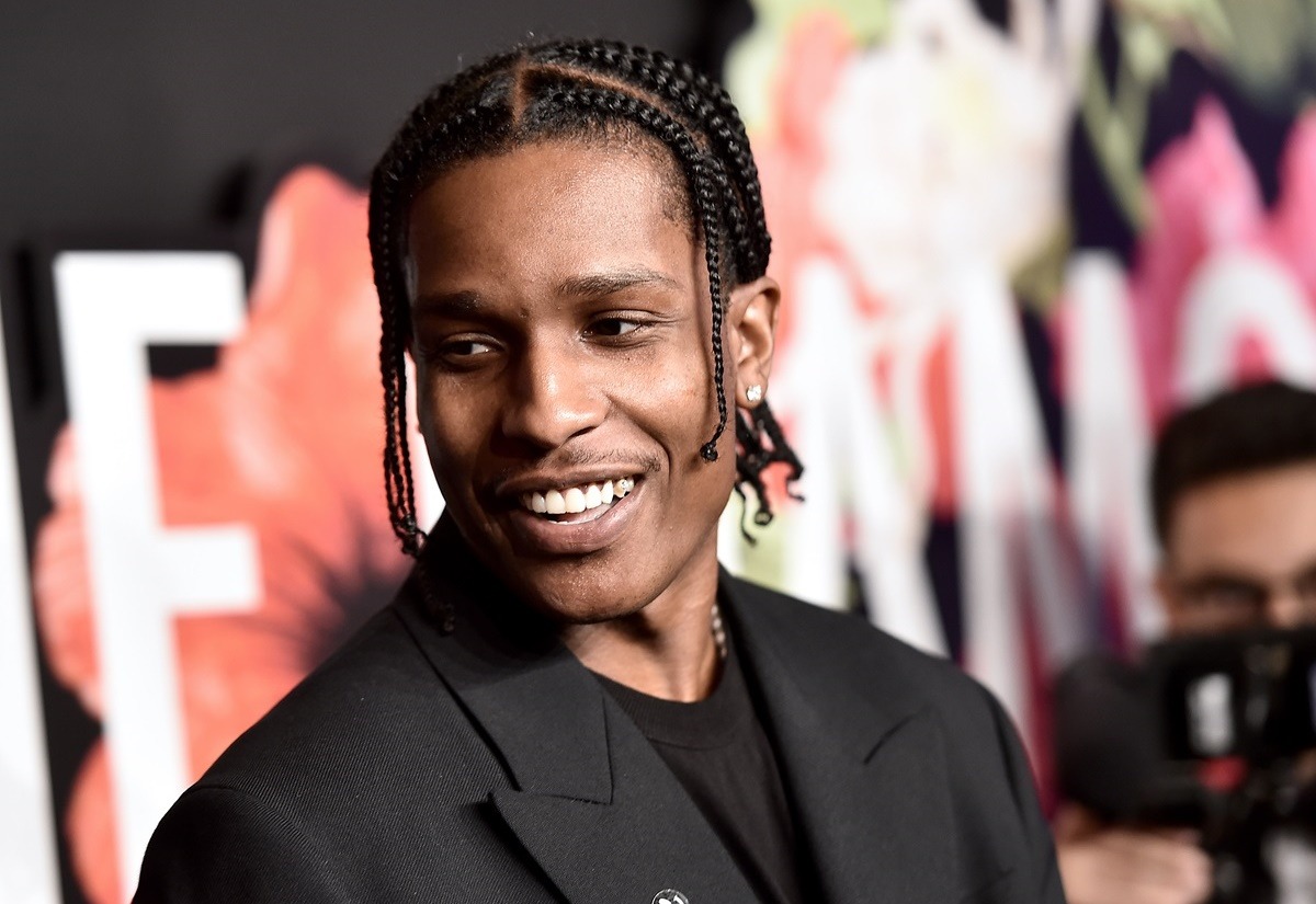 A$AP Rocky a fost fotografiat ținându-și fiul în brațe. Rapperul și partenera lui, Rihanna, au lipsit de la Met Gala 2024