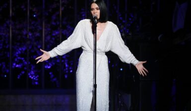Jessie J și-a afișat silueta după naștere într-o rochie mulată. Cântăreața le-a oferit fanilor brazilieni un spectacol unic în Sao Paulo