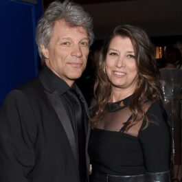 Jon Bon Jovi și Dorothea Bongiovi îmbrăcați în ținute negre elegante